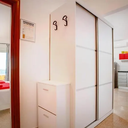 Comfy With Its Own Balcony Appartement *