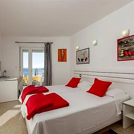 Appartement Comfy With Its Own Balcony Split